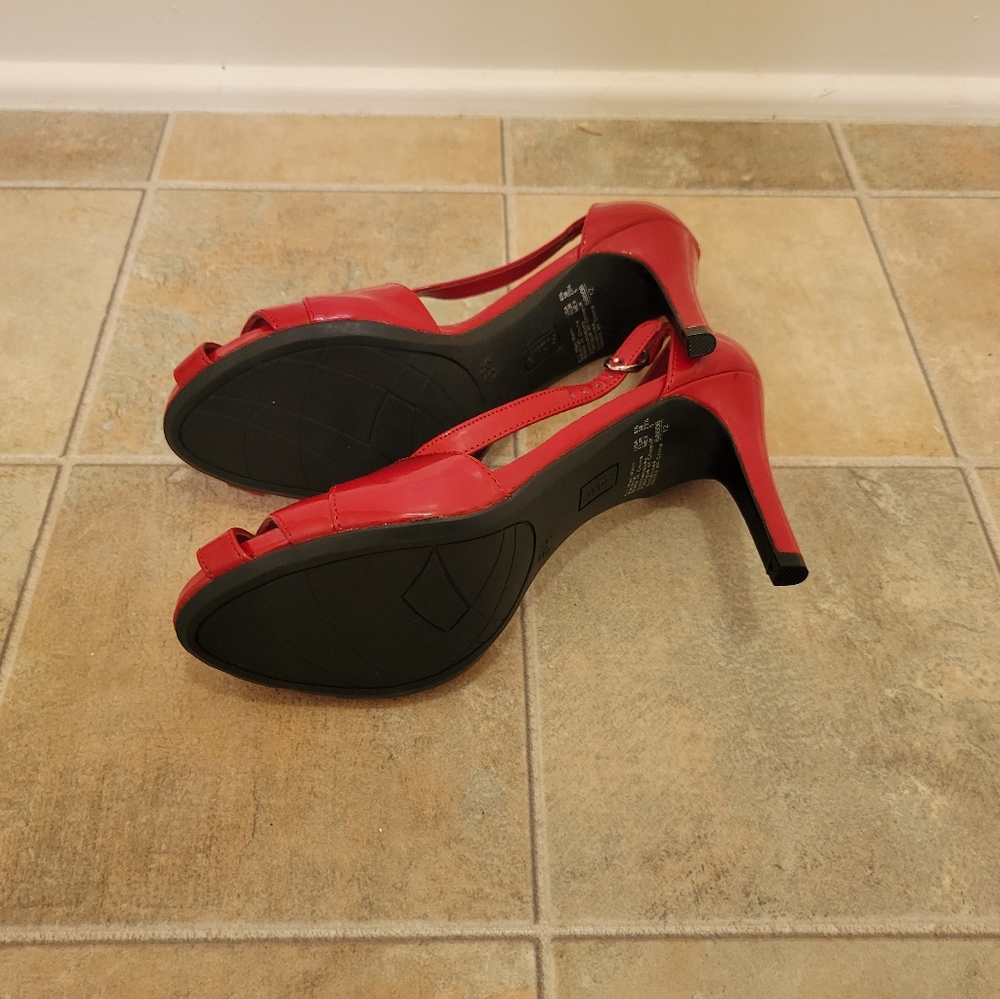Red Heels 👠 - Picture 5 of 5
